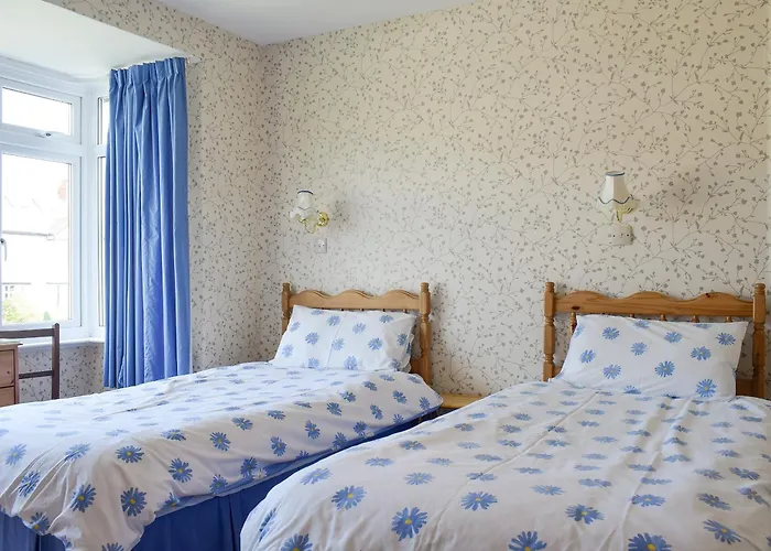 Rose Garth * Robin Hood's Bay